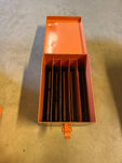 Orange plåtlåda