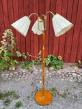Trearmad golvlampa