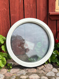 Runt fönster i karm 68cm