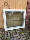 Fönster med karm 109x99