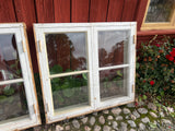 Fyra spröjsade fönster med karm