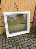 Fönster med karm 109x99