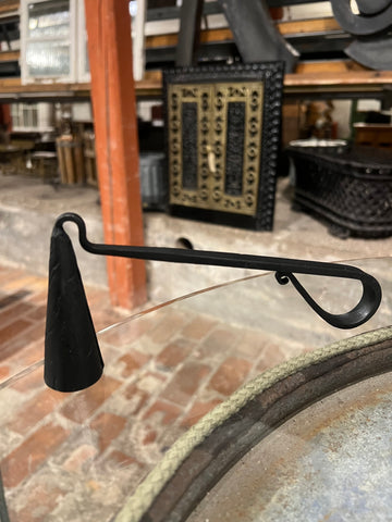 Ljussläckare i smide