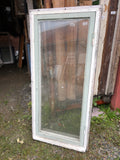 Fönster med karm 65x138,5