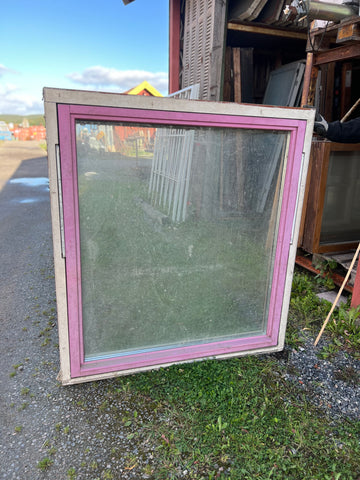 Fönster med karm 119x128
