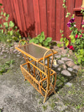 Tidningsställ i rotting