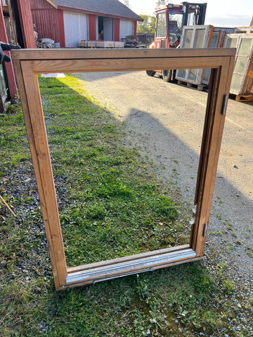Fönster med karm 90x120