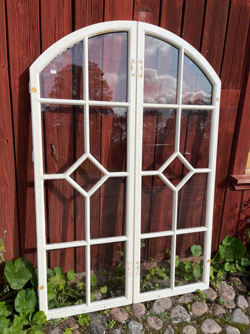 Välvda fönsterbågar 108x161